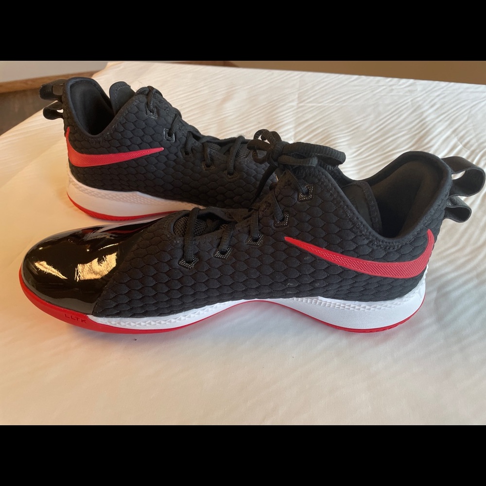 Nike LeBron Witness 3